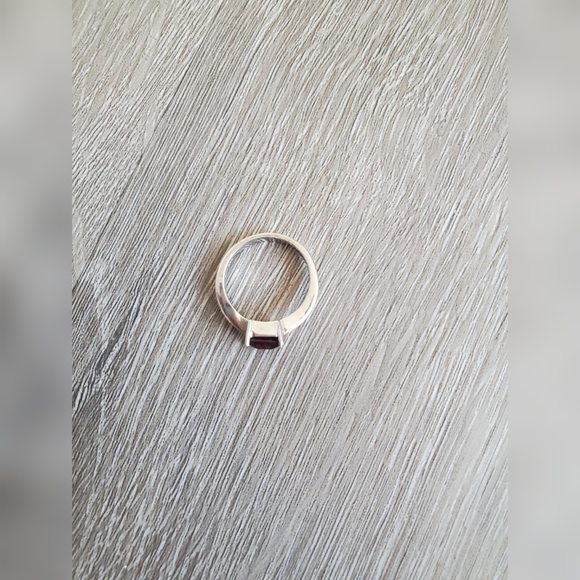 Garnet square solitaire ring - Picture 2 of 5